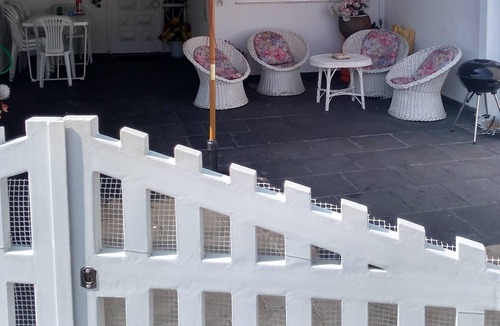 Corroios House | Homerez - House 4 km away from the beach for 8 ppl. with shared pool at Corroios