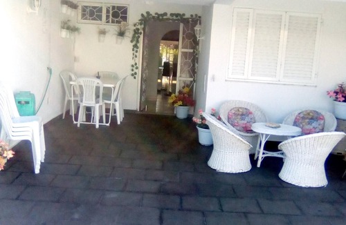 Corroios House | Homerez - House 4 km away from the beach for 8 ppl. with shared pool at Corroios
