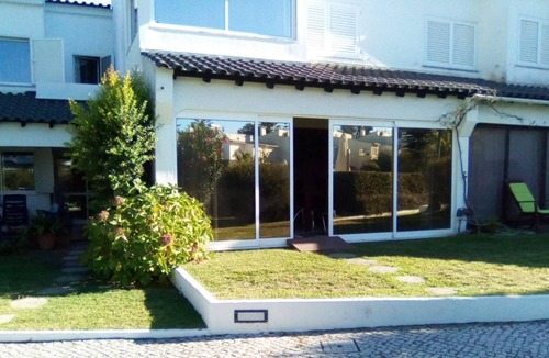 Corroios House | Homerez - House 4 km away from the beach for 8 ppl. with shared pool at Corroios
