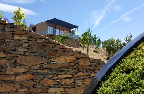 Seia House | Homerez - Nice bungalow for 6 ppl. with shared pool and terrace at Furtado