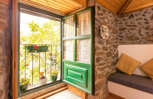 Canadelo House | Homerez - Nice house for 3 ppl. with terrace at Amarante