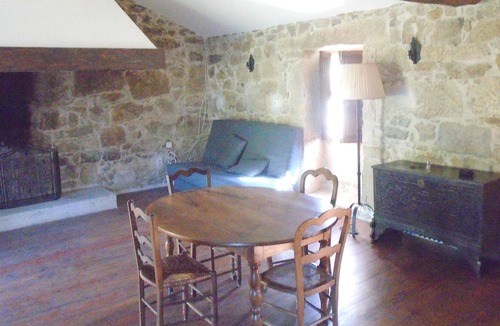 Bico House | Homerez - Nice house With mountain view and terrace