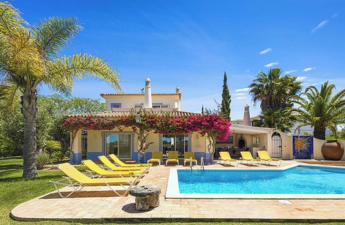 Estombar Villa | Homerez - Spacious Villa in Carvoeiro with Private Pool