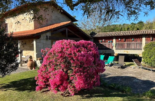 Amares Villa | Homerez - Spacious Villa in Carrazedo with Pool