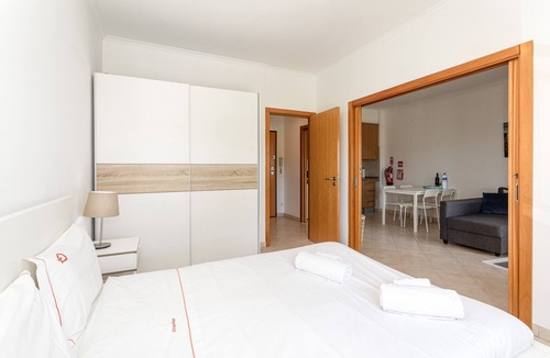 Monte Raposo Apartment | Hopstays - Alcantarilha Ria Flat