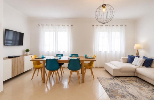 Mexilhoeira Grande House | Horizon House - 3 Bedrooms - Rooftop Terrace & BBQ - AC