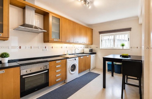 Mexilhoeira Grande House | Horizon House - 3 Bedrooms - Rooftop Terrace & BBQ - AC