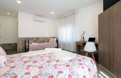 Arvore House | Host Wise Arvore - 4 Triple Room w/Terrace & Pool