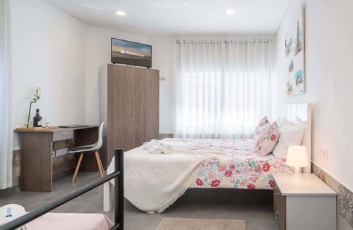 Arvore House | Host Wise Arvore - 4 Triple Room w/Terrace & Pool