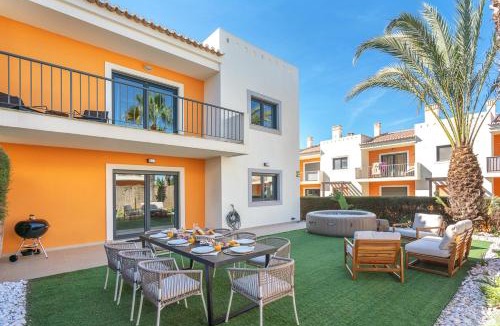 Penina Villa | Host Wise - Deluxe Spacious House with Terrace & Jacuzzi
