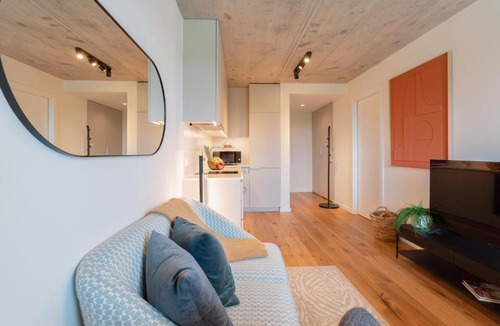 Leca da Palmeira Apartment | Host Wise - Seaside Bright Flat w Balcony