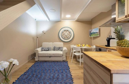 Lordelo do Ouro e Massarelos House | HostWise - Flat w/Mezzanine & Terrace