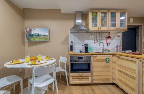 Lordelo do Ouro e Massarelos House | HostWise - Flat w/Mezzanine & Terrace