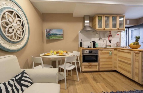 Lordelo do Ouro e Massarelos House | HostWise - Flat w/Mezzanine & Terrace