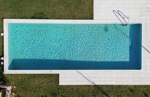 Vila Nova de Gaia Apartment | HostWise - Modern Flat w/Balcony, Garage & Pool