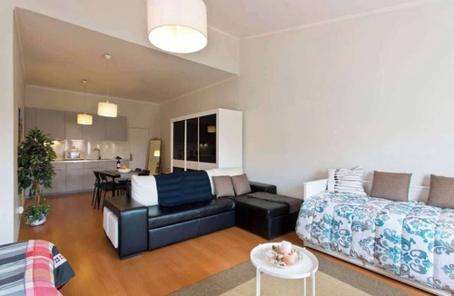 Uniao de Freguesias do Centro Apartment | HostWise - Spacious Sunny Flat | Ace Location