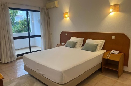 Porches Hotel | Hotel Albergaria Dom Manuel