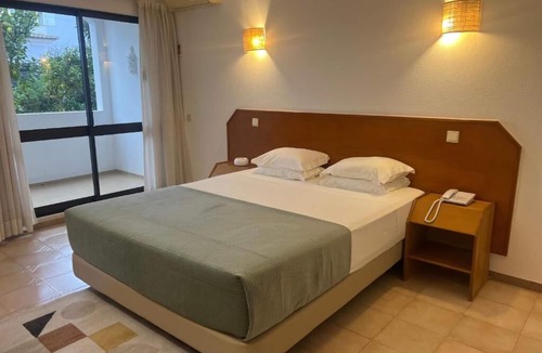 Porches Hotel | Hotel Albergaria Dom Manuel