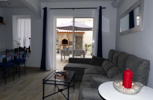 Vila Real Santo Antonio Apartment | House of Orchids with Pátio