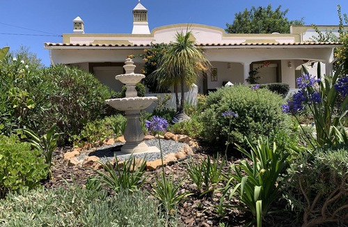 Alcantarilha Villa | Idyllic 2 bed villa with ac, private pool & stunning garden in central Algarve