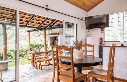 Faial House | Ivy Cottage by Homie