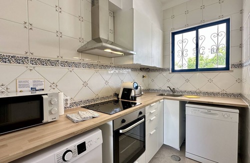 Areias de Sao Joao Ski Chalet | Jardim da Oura 9 | Community Pool | 7 Beds | Albufeira
