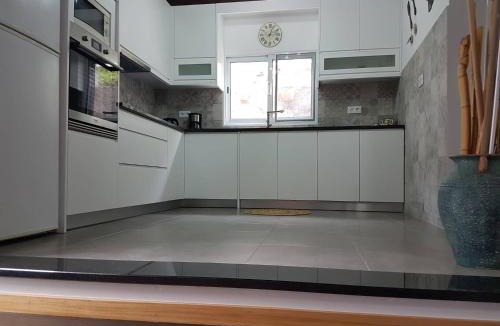Mosteiros House | Join our relaxed house near the beach - Mosteiros