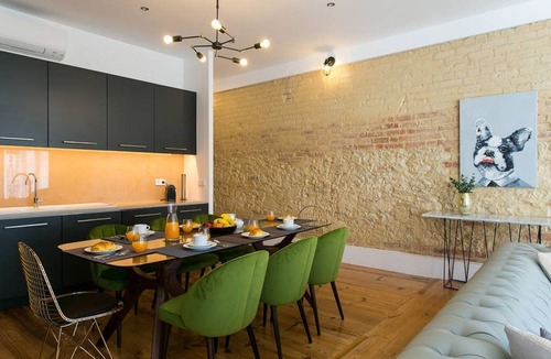 Misericordia Apartment | JOIVY Gorgeous 3BR home w/balcony nearby Time Out Market