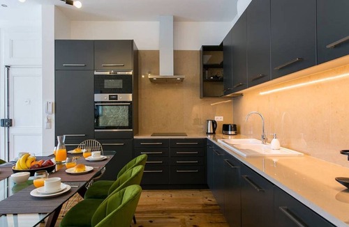 Misericordia Apartment | JOIVY Gorgeous 3BR home w/balcony nearby Time Out Market