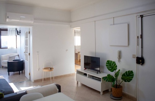Cova da Piedade Apartment | Just4u Wohnung 2 mit AC in der Nähe von Lissabon und Strand by Interhome