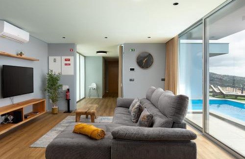 Estreito da Calheta Villa | King´s Paradise (Heated Pool and Sea View)