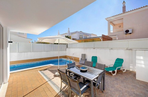 Porto de Mos House | Lagos Beach Pool Villa Holiday Home with Private Pool, Wi-Fi and Air Conditioning