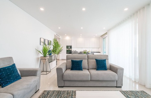 Lagos Apartment | LAGOS MARINA VIEW 4 WITH POOL by HOMING