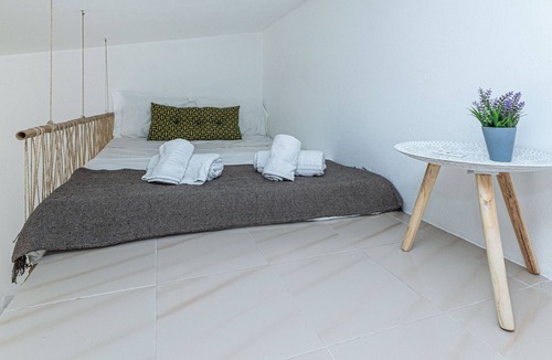 Ameijeira Apartment | Lagos Private Studio: Location | Couples & Family