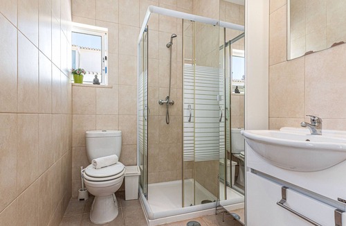 Ameijeira Apartment | Lagos Private Studio: Location | Couples & Family