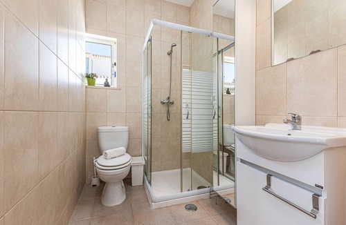 Ameijeira Apartment | Lagos Private Studio: Location | Couples & Family