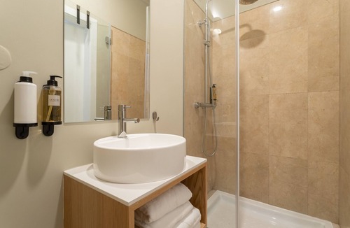Santos Bed & Breakfast | Lapa Diplomatic Suite 0.6 by Feel Lisboa