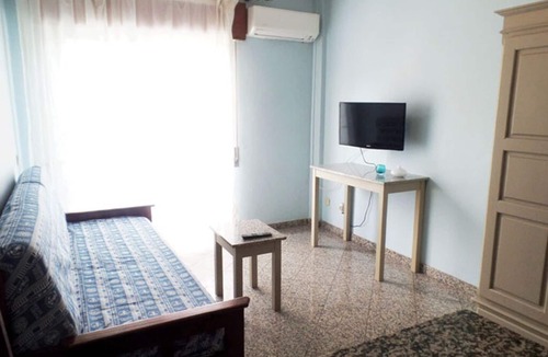 Albufeira Old Town Apartment | Large air-conditioned studio with balcony 300m from the beach