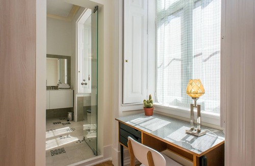 Misericordia Apartment | LARGE AND BRIGHT APARTMENT DOWNTOWN , NEAR BARRIO ALTO WITH AIR CONDITIONNING