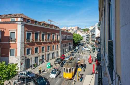 Misericordia Apartment | LARGE AND BRIGHT APARTMENT DOWNTOWN , NEAR BARRIO ALTO WITH AIR CONDITIONNING