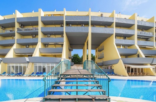Telheiro Apartment | Large Sunny Terrace · Pool & Beach · Meia Praia
