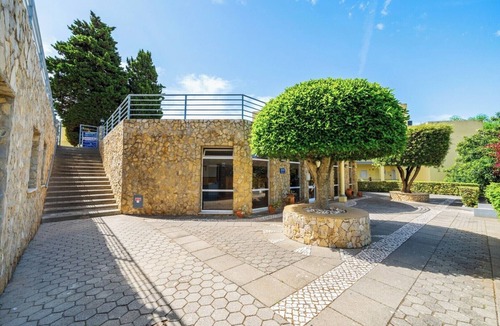 Telheiro Apartment | Large Sunny Terrace · Pool & Beach · Meia Praia