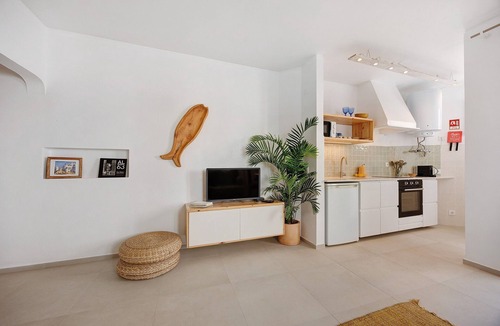 Ameijeira House | Lemon House – Cozy Home Near the Beach and City Center