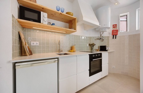 Ameijeira House | Lemon House – Cozy Home Near the Beach and City Center