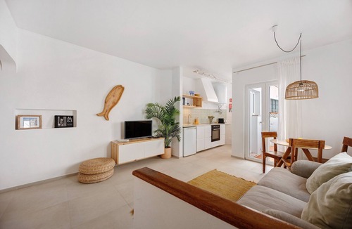 Ameijeira House | Lemon House – Cozy Home Near the Beach and City Center