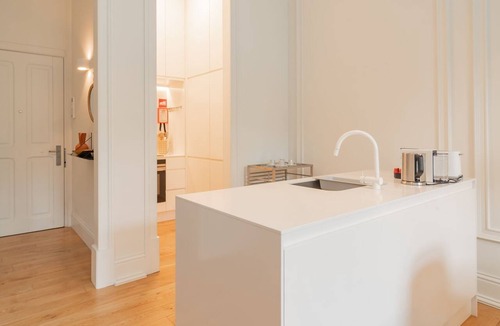 Sao Jose Apartment | Liberdade Garden by LovelyStay