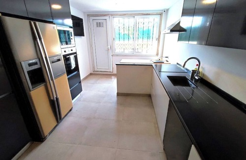 Olivais Apartment | Lisbon Airport GuestHouse Gal - Suite w/Wc