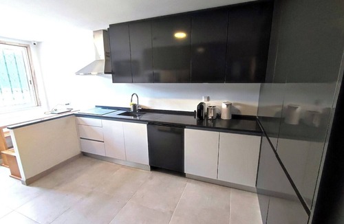 Olivais Apartment | Lisbon Airport GuestHouse Gal – Twin Bedroom