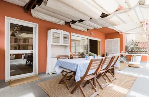 Linda-a-Velha Apartment | Lisbon apartment with large terrace