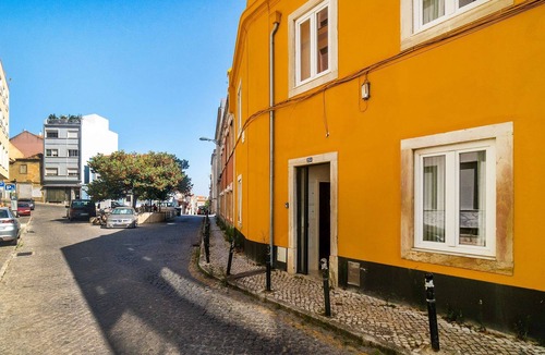 Alfama Apartment | Lisbon Charm: Walk to Graça Viewpoints
